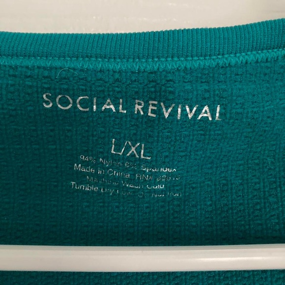 New Social Revival cropped tank - Picture 5 of 5